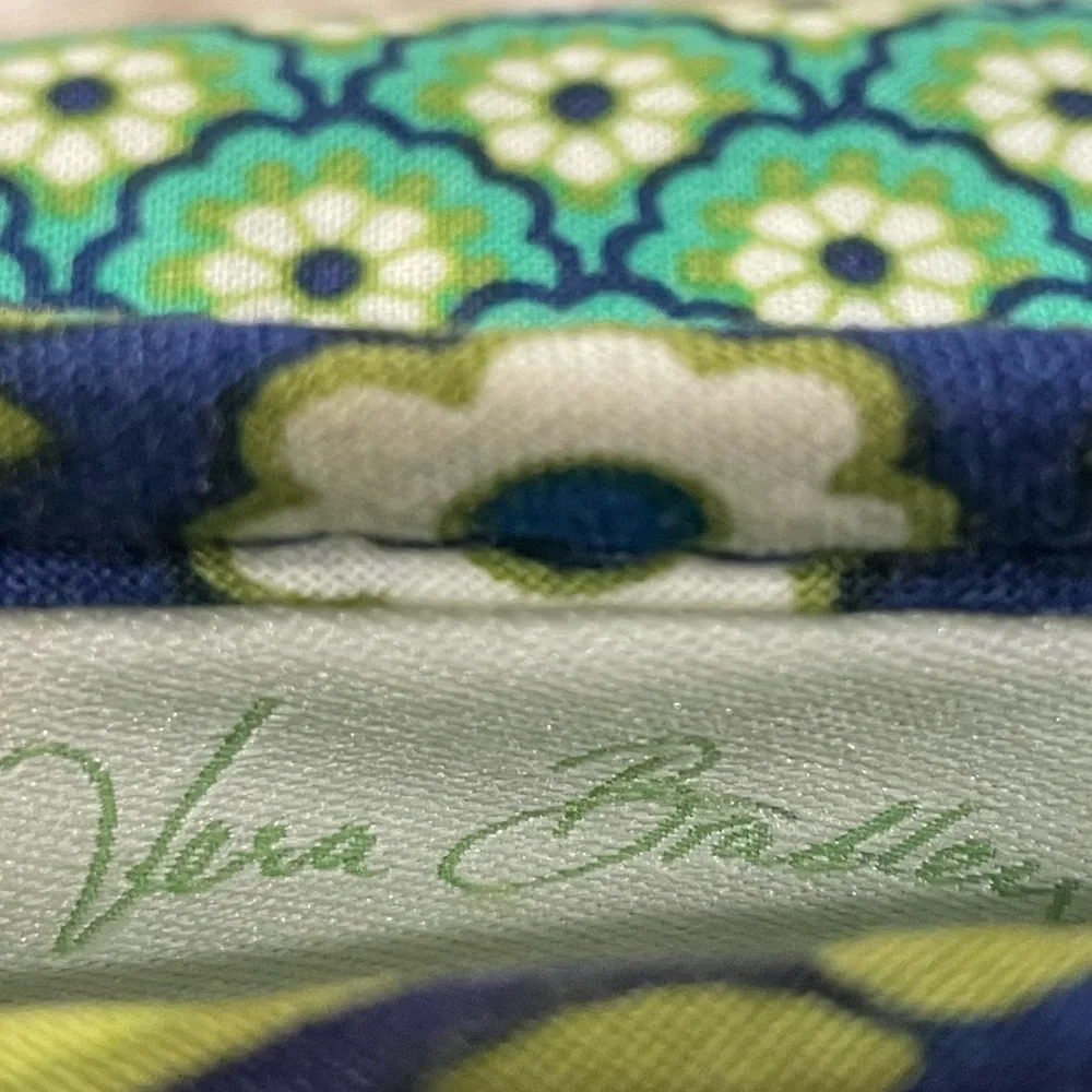Vera Bradley Rhythm & Blues Crossbody Multicolour Paisley Shoulder Bag - Picture 8 of 16